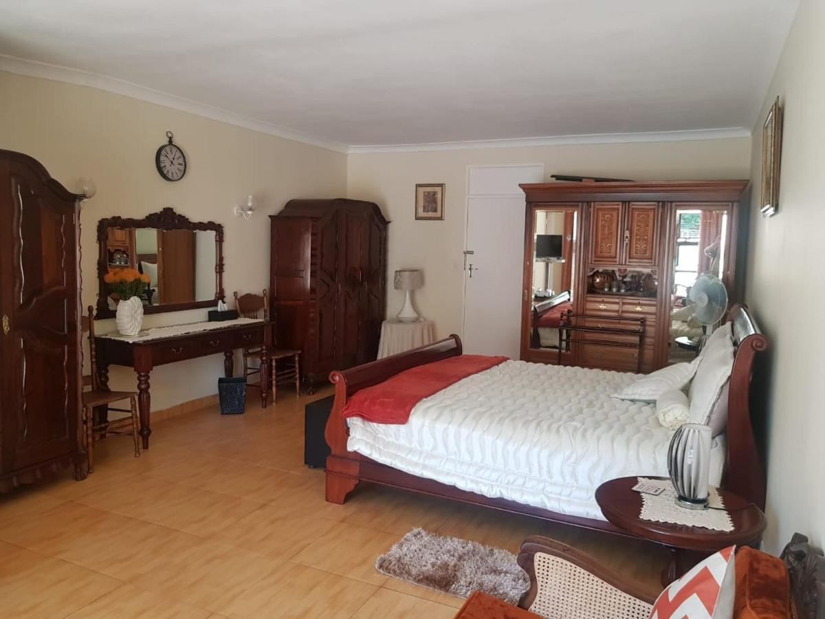 Upper Houghton Guesthouse โจฮันเนสเบิร์ก ภายนอก รูปภาพ