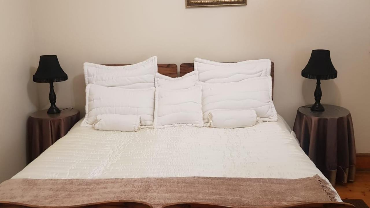 Upper Houghton Guesthouse โจฮันเนสเบิร์ก ภายนอก รูปภาพ