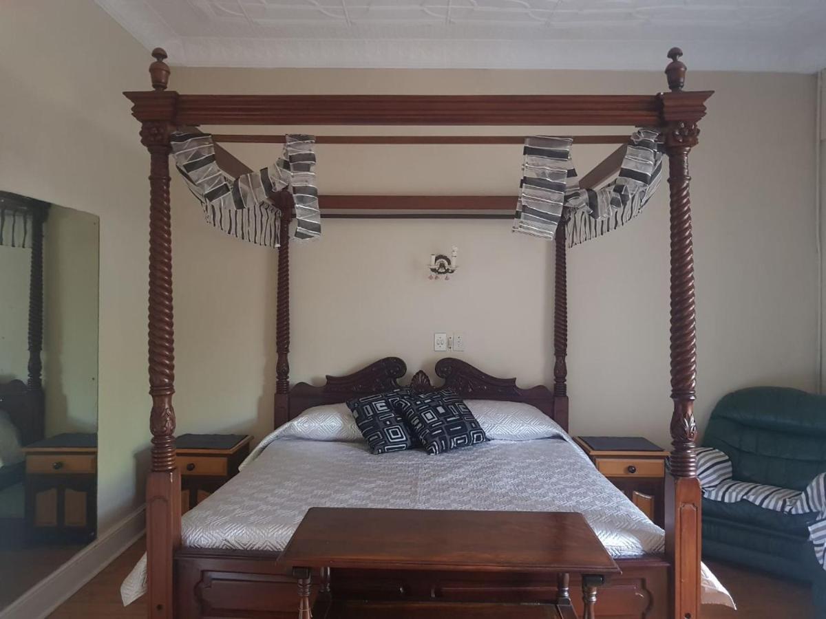 Upper Houghton Guesthouse โจฮันเนสเบิร์ก ภายนอก รูปภาพ