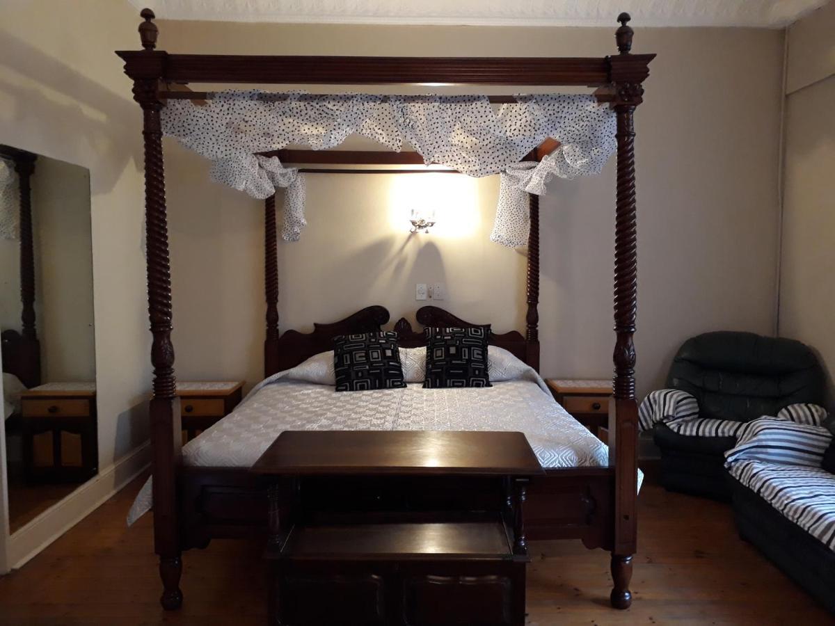 Upper Houghton Guesthouse โจฮันเนสเบิร์ก ภายนอก รูปภาพ